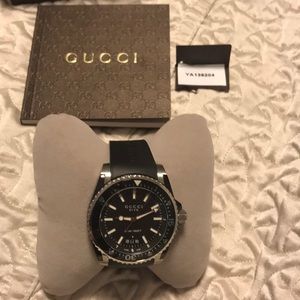 Men’s Gucci dive watch